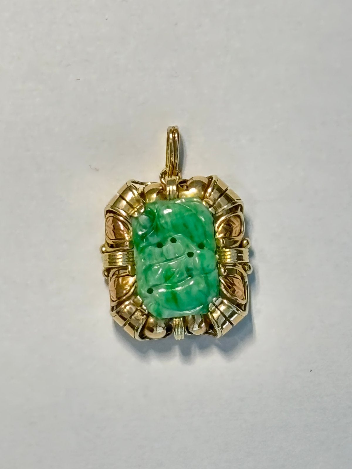 Geelgouden 14k hanger met Jade, Gebruikt, Overige voorstellingen, Ophalen of Verzenden, Met edelsteen