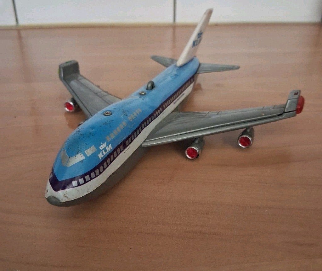 KLM Boeing 747 modelvliegtuig bovenkant metaal onderkant ver, Ophalen of Verzenden, 1:72 tot 1:144, Overige merken