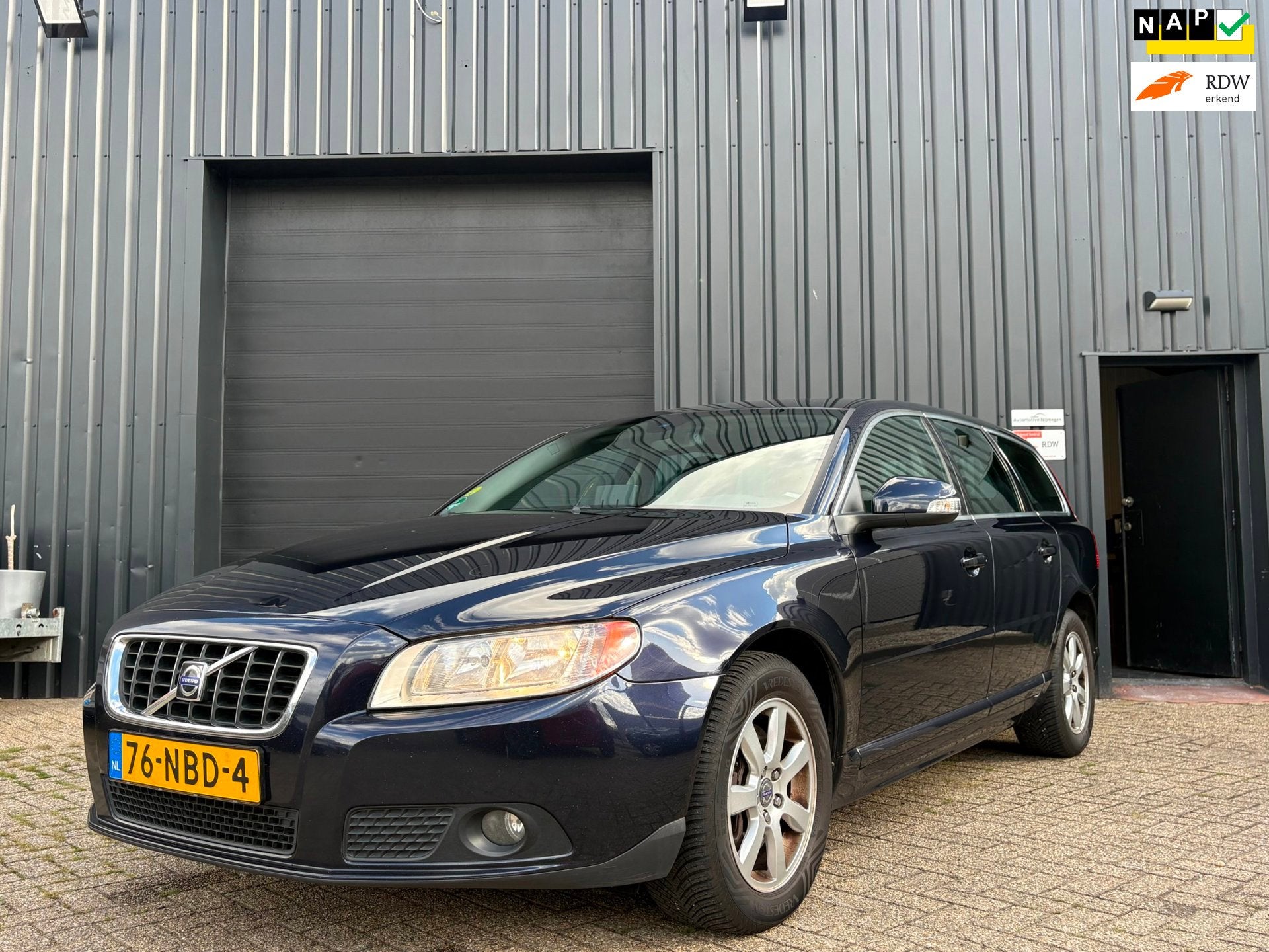 Volvo V70 2.0T Kinetic-Cruise-Navi-Trekhaak-ORG NL, Voorwielaandrijving, Euro 5, Stof, 4 cilinders