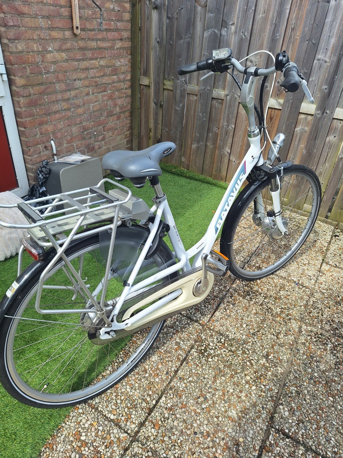 Foto 11 van batavus damesfiets8

28 inch 57 cm

fiets is niet meer elect