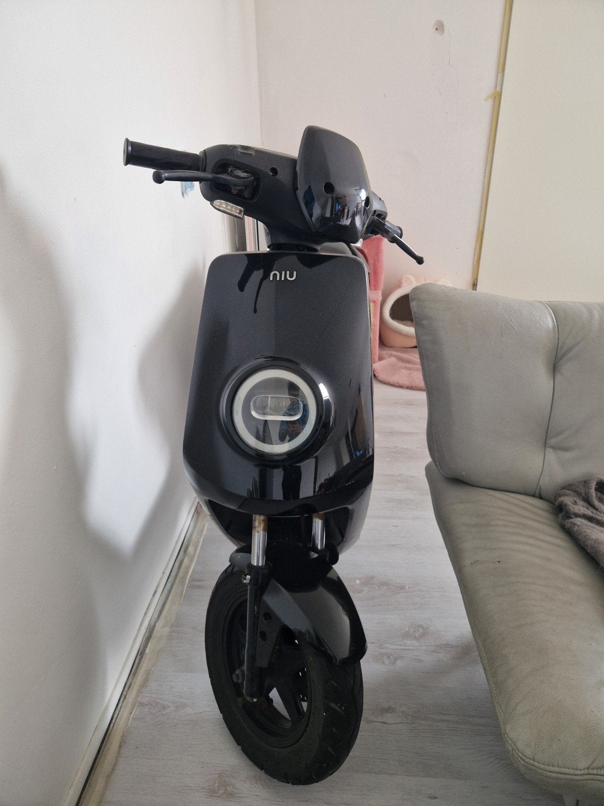 Niu Elektrische Scooter Sport - Geel Kenteken (Accu defect), Ophalen of Verzenden