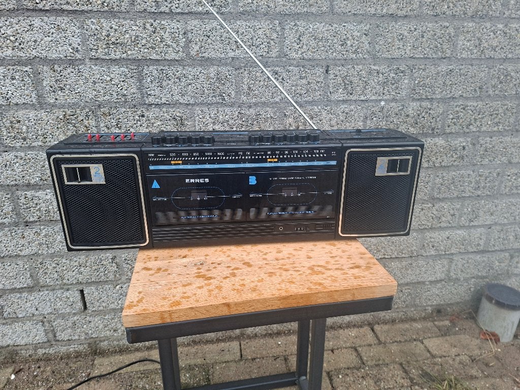 nieuwstaat draagbare radio met dubbele cassettedeck erres, Ophalen of Verzenden, Zo goed als nieuw, Radio