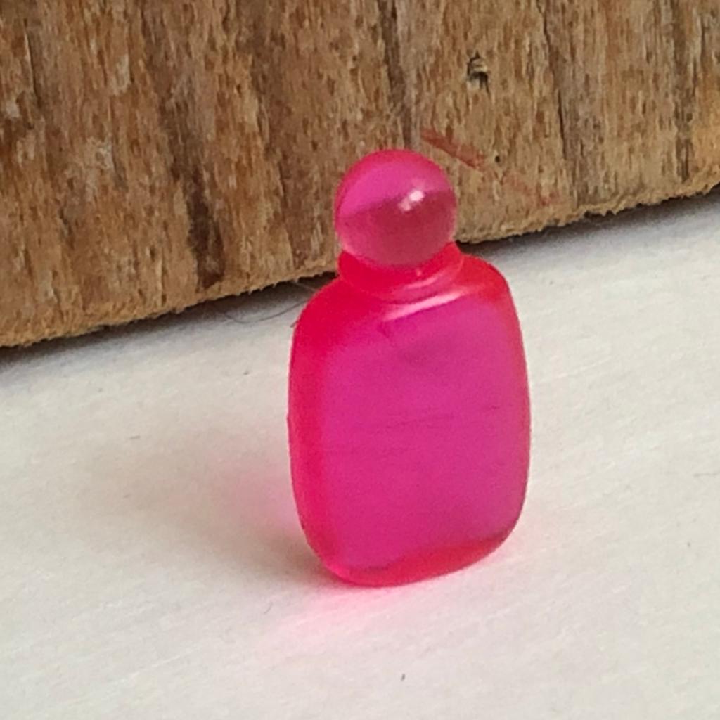 Vintage roze Barbie fles voor poppenhuis, Ophalen of Verzenden, Zo goed als nieuw, Poppenhuis