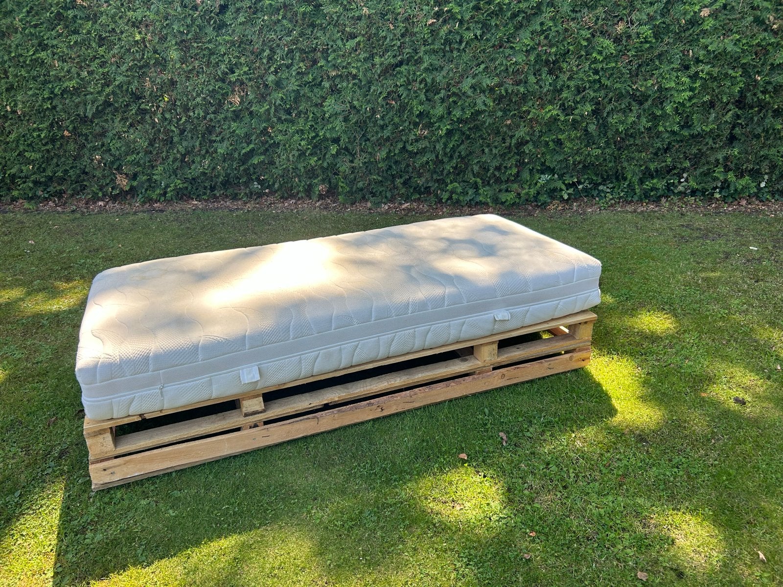 Pallet bed + matras 90x200 - gratis af te halen, Ophalen, Gebruikt, 90 cm, 200 cm
