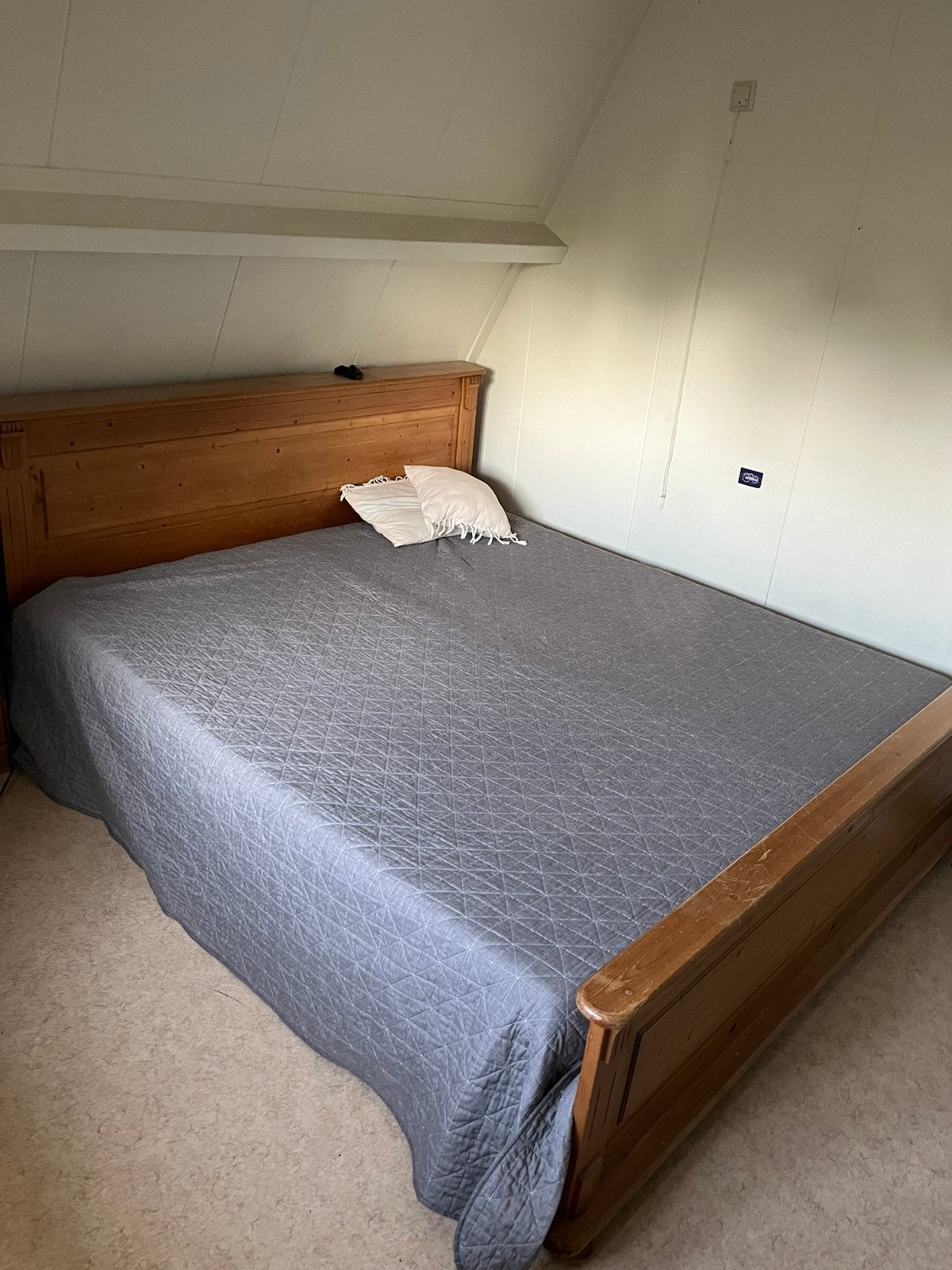 Grenen bed met spiraalbodem en matrassen, Ophalen, Gebruikt