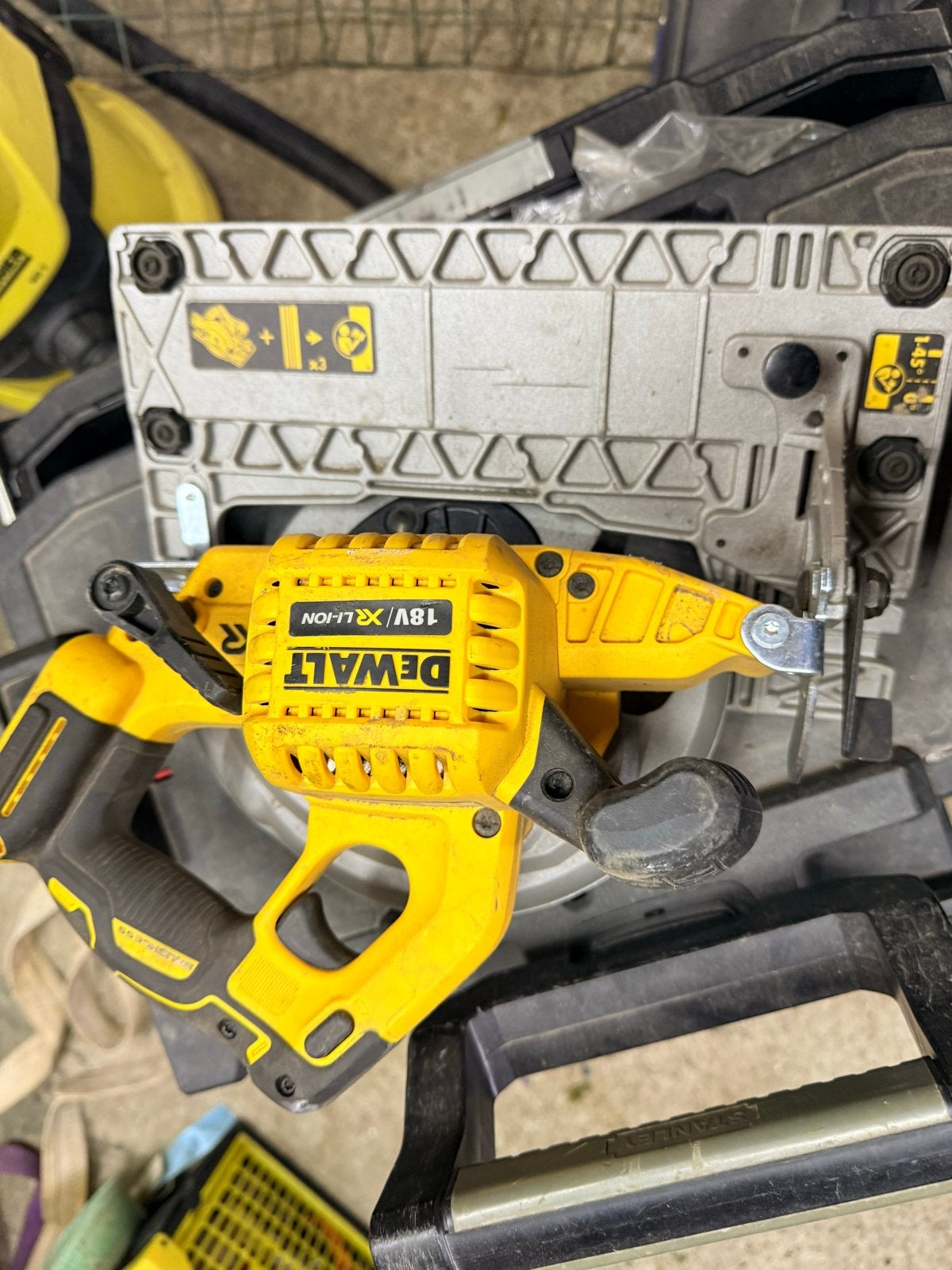 DeWALT 18V XR Li-Ion Invalzaag met geleiderail, Doe-het-zelf en Verbouw, Gereedschap | Zaagmachines, Gebruikt, Invalzaag, Ophalen of Verzenden