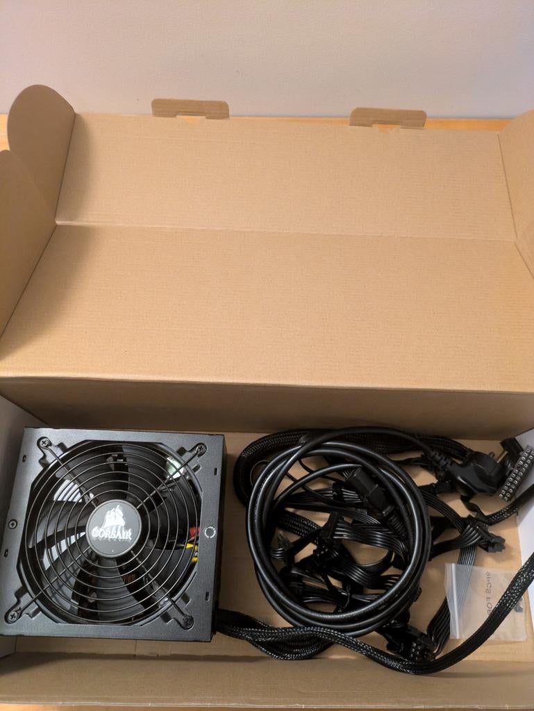 Corsair CX750M Voeding - Zo goed als nieuw, Computers en Software, Interne voedingen, Ophalen of Verzenden, Zo goed als nieuw