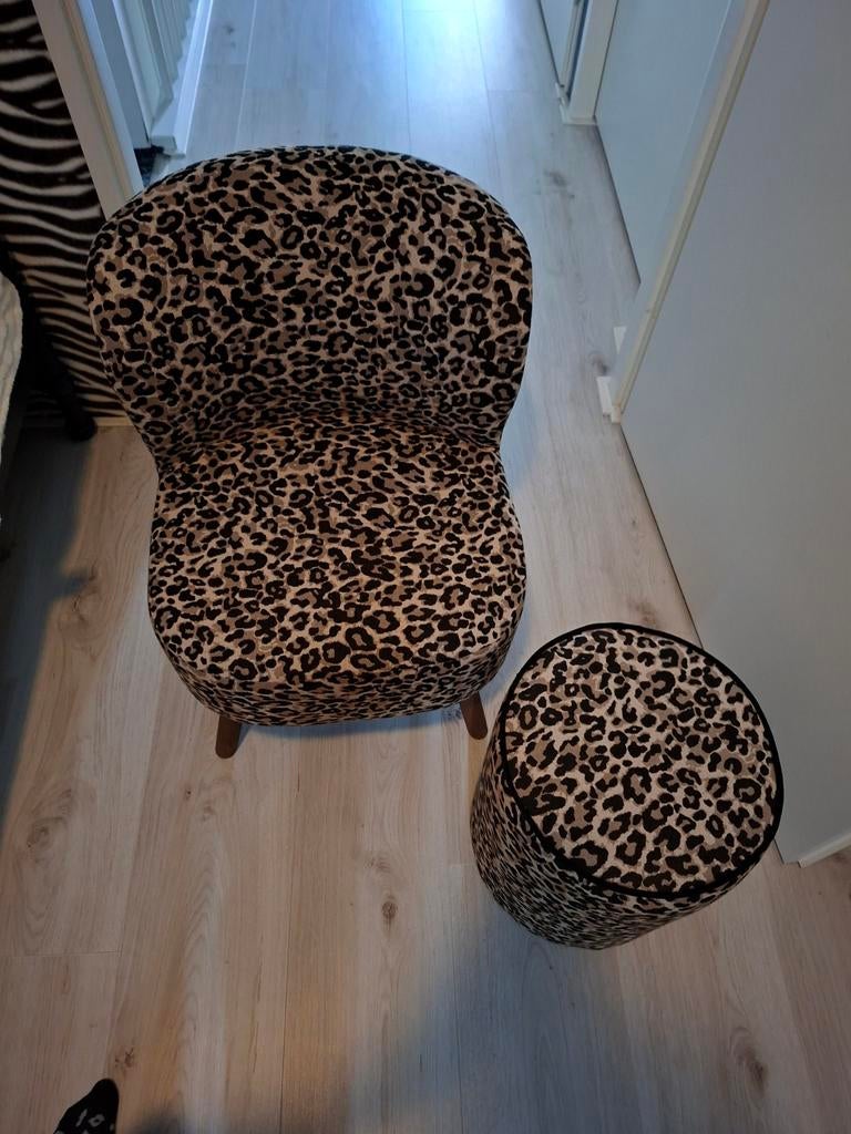 Stoel luipaard met poef, Huis en Inrichting, Ophalen, Luipaard, Bruin, Zo goed als nieuw