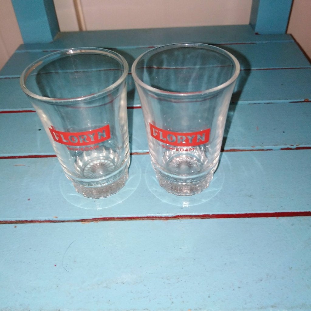 Floryn Schiedam borrelglaasjes rood logo set van 2 stuks, Verzamelen, Ophalen, Zo goed als nieuw, Borrel- of Shotglas