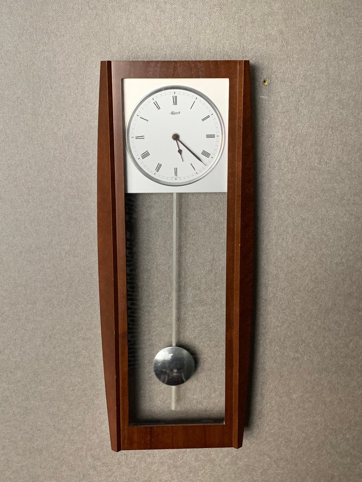 Hermle wandklok met slingeruurwerk, Wandklok, Bruin, Analoog, Werkt op batterijen