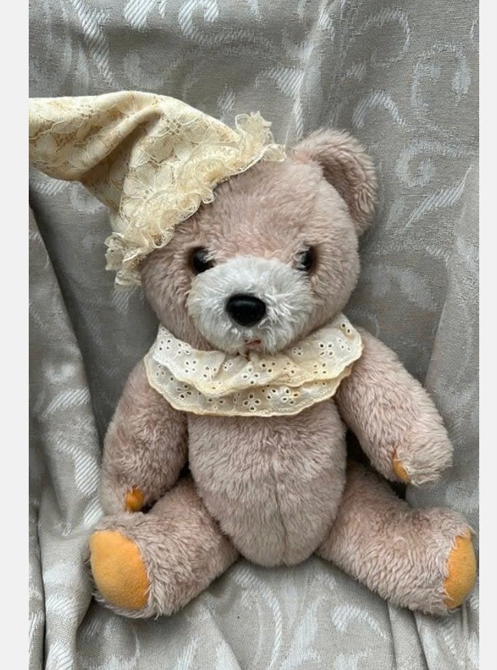 Jaren ‘70 vintage oude beer 40 cm met slaapmuts en kraag, Verzamelen, Beren en Cherished Teddies, Overige merken, Gebruikt, Stoffen beer
