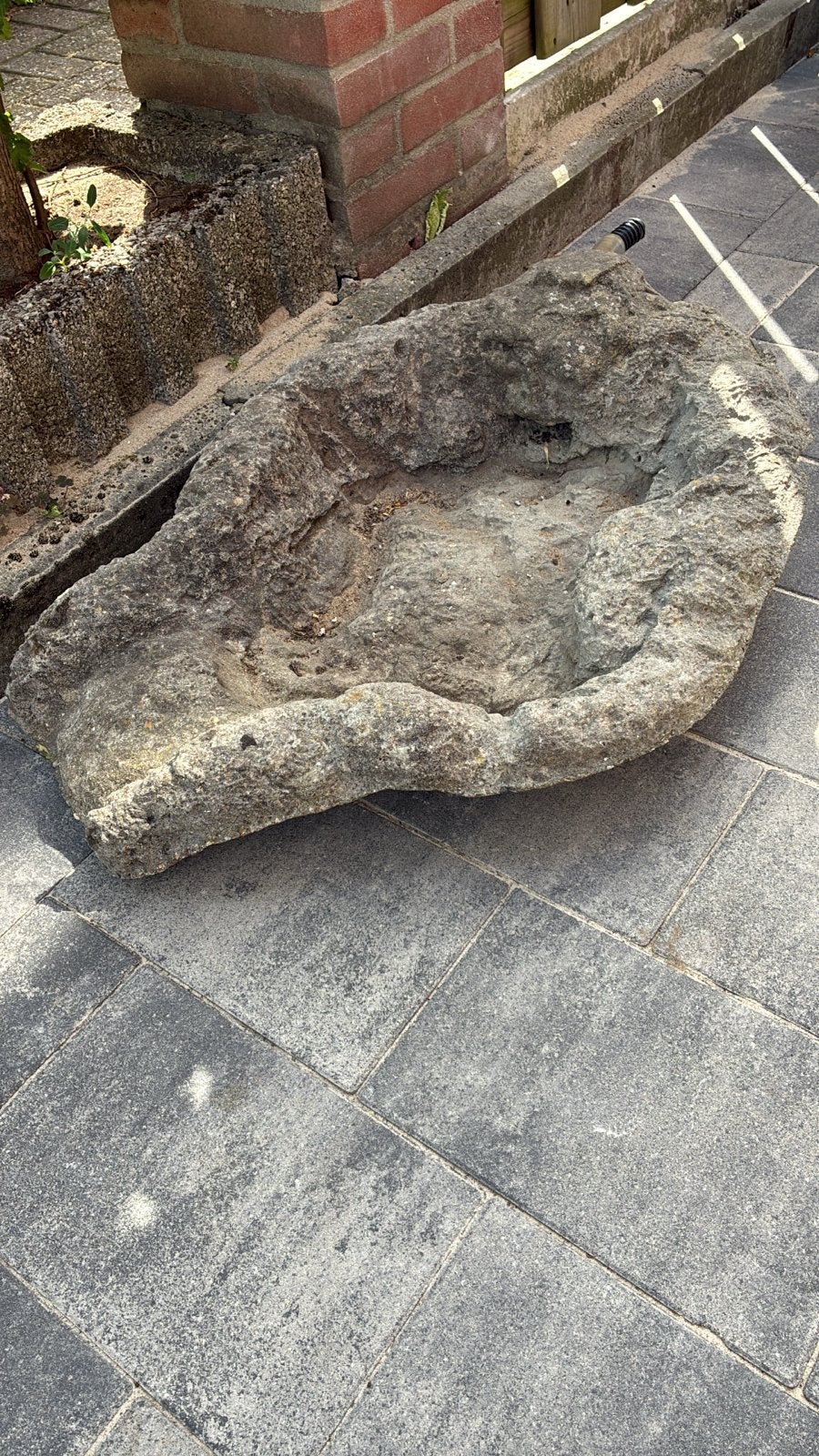 Grote stenen schaal/vijver voor tuin of terras, Ophalen, Gebruikt, Overige materialen, Overige typen