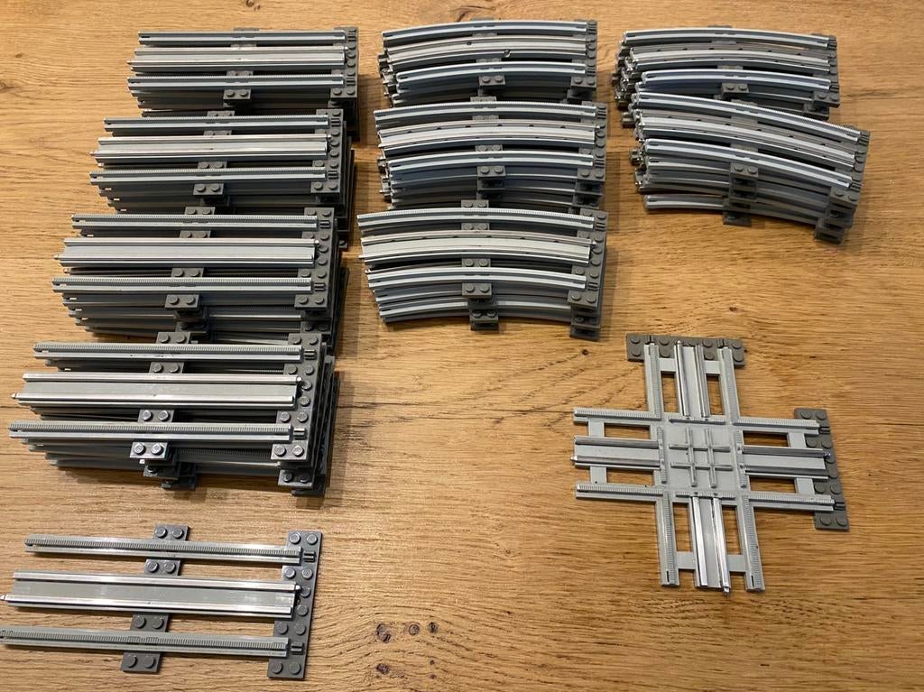 Lego partij 12v trein rails 21x recht 24xbocht kruising, Ophalen of Verzenden, Zo goed als nieuw, Complete set, Lego