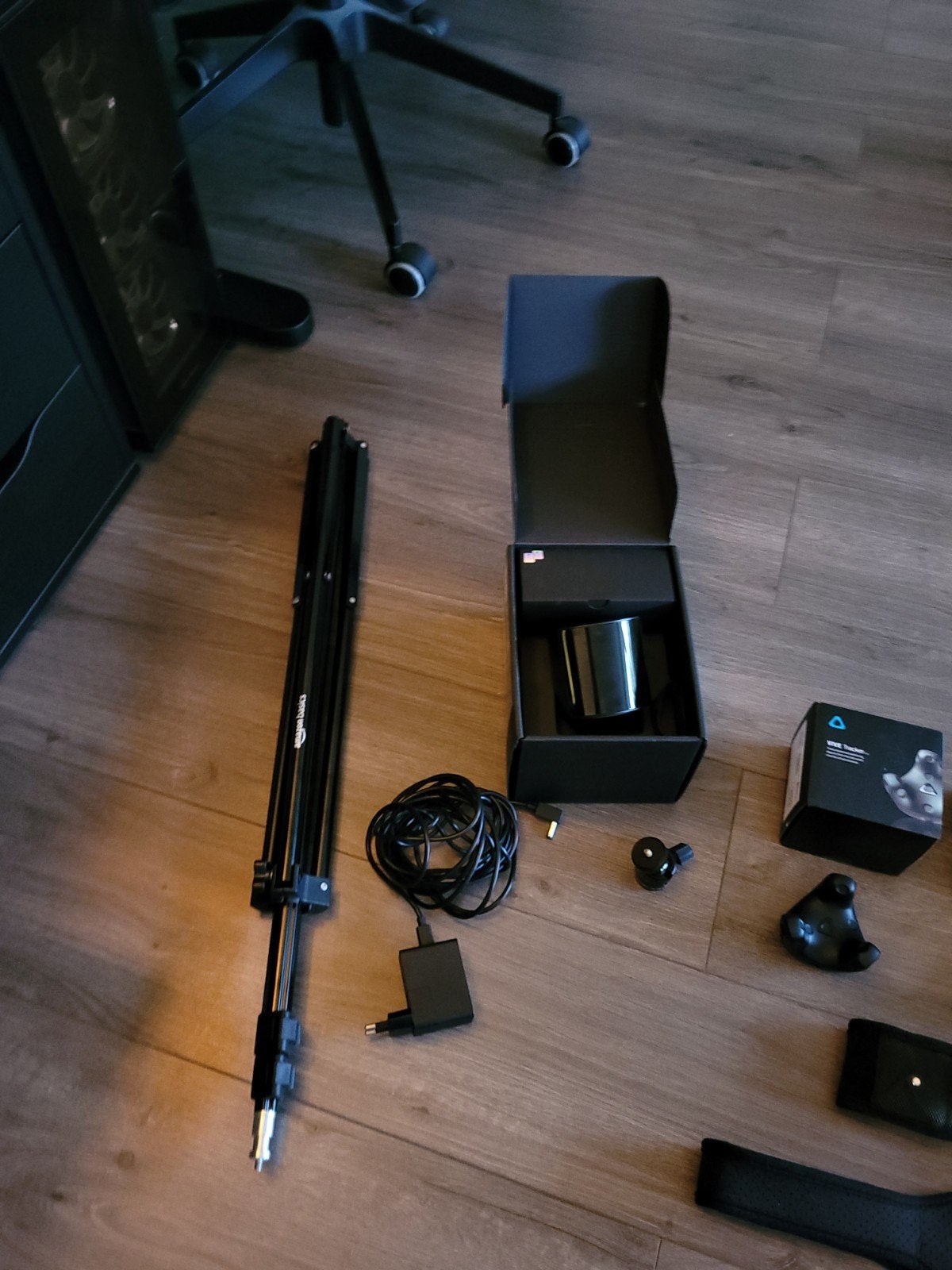 SteamVR Base station 2.0 + 3x Vive trackers 3.0 FBT set, Spelcomputers en Games, Virtual Reality, Ophalen of Verzenden, Zo goed als nieuw