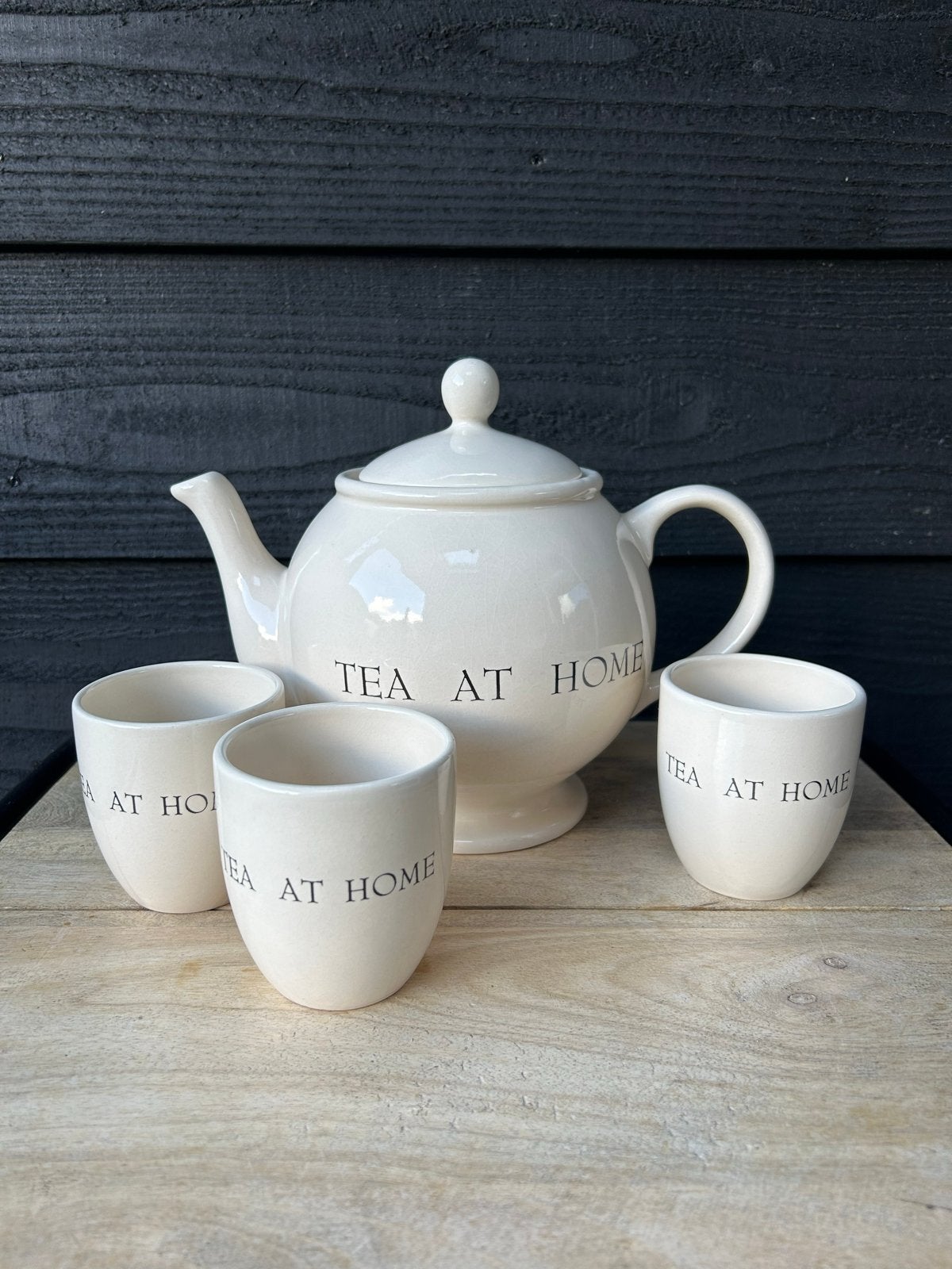 Rivièra Maison Theepot met 3 mokken 'Tea at Home', Huis en Inrichting, Keuken | Servies, Gebruikt, Overige merken, Keramiek, Ophalen of Verzenden