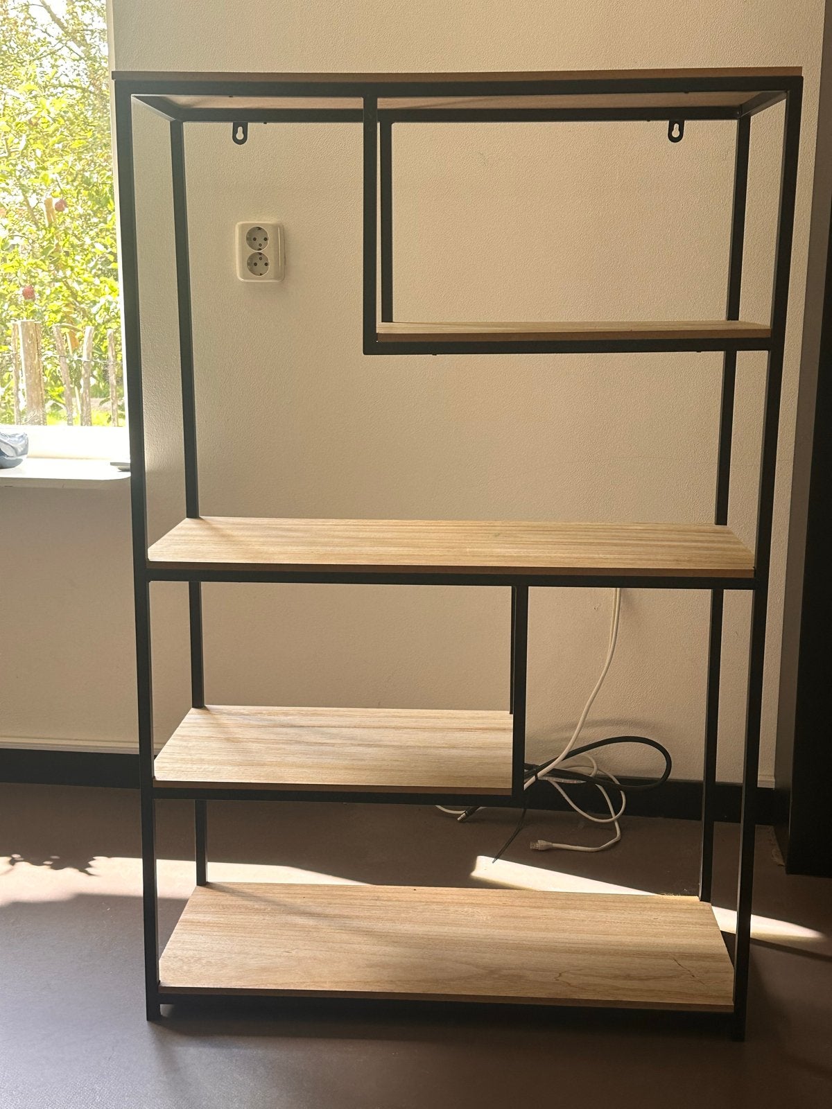 Stellingkastje met houten planken en zwart metalen frame, Huis en Inrichting, Ophalen, Gebruikt