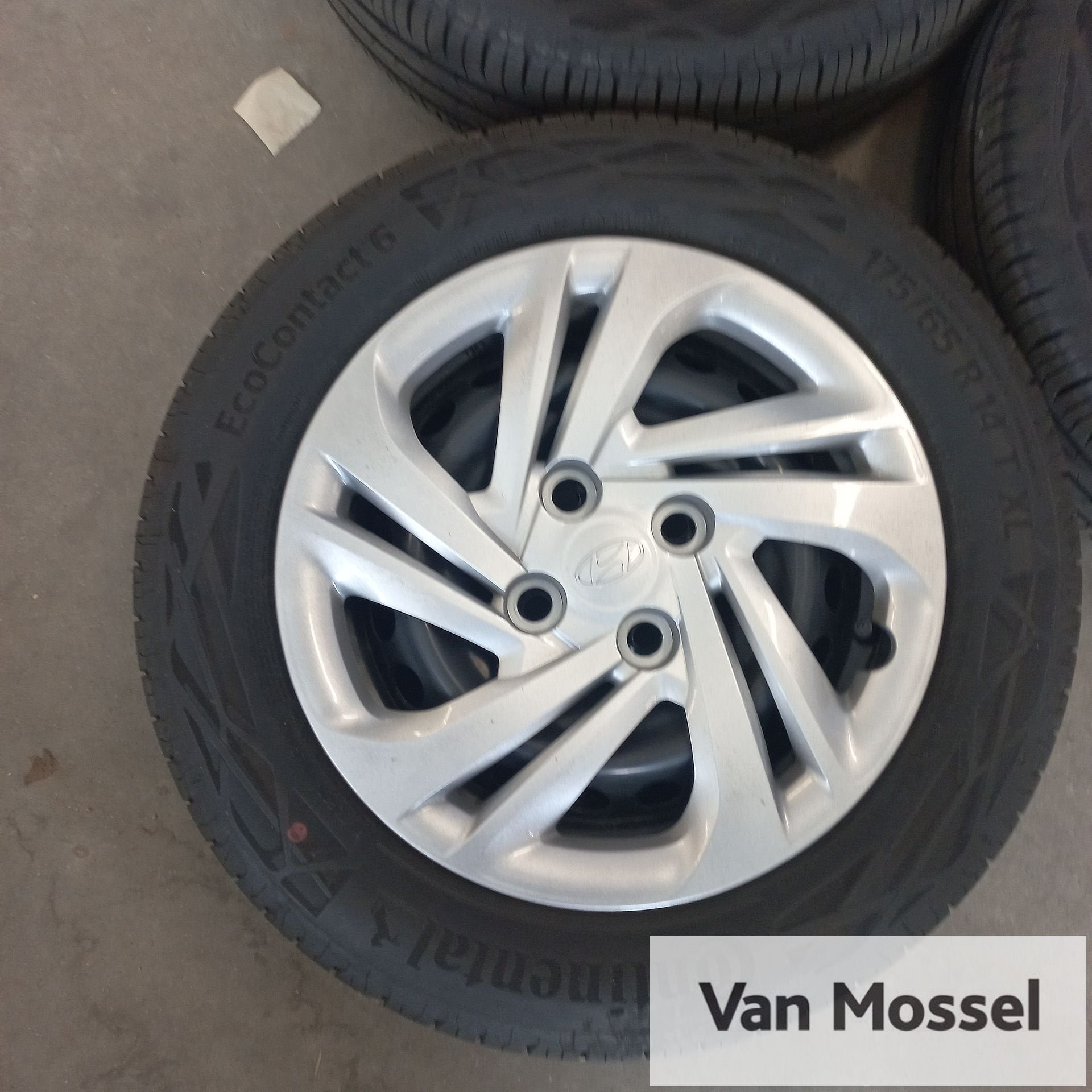 Hyundai I10 Continental Eco Contact 6 175/65/R14 86T, Auto-onderdelen, Banden en Velgen, 14 inch, Gebruikt, -, 175 mm