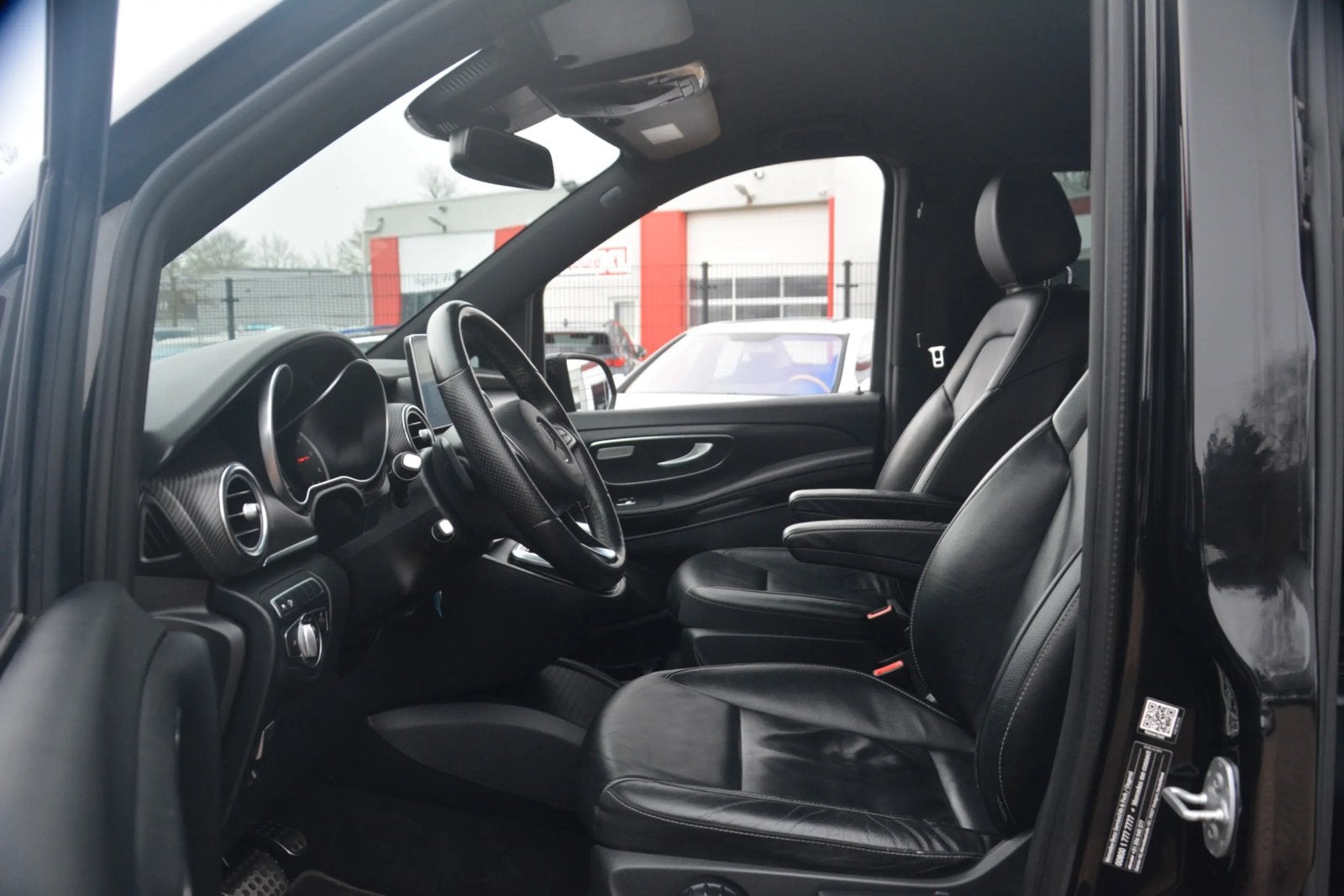 Mercedes-Benz V-klasse 2019 V250d 190pk AMG Zwart - NL Auto, Achterwielaandrijving, 2375 kg, 2000 kg, Zwart