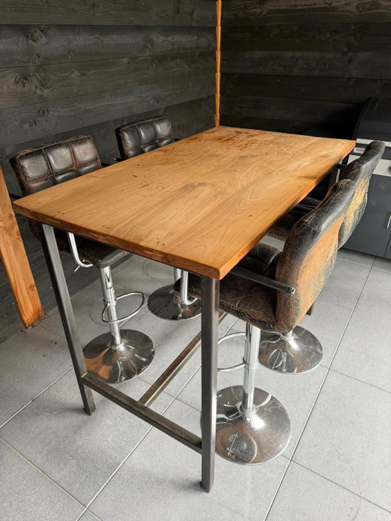 Bartafel met 4 krukken in hoogte verstelbaar, Ophalen, Zo goed als nieuw, Inclusief barstoelen