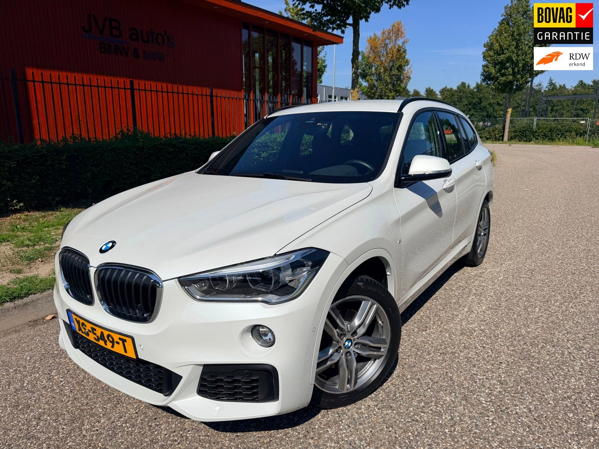 BMW X1 sDrive18i M-sport, trekhaak, Auto's, Dealer onderhouden, Gebruikt, Met garantie (alle), Alcantara
