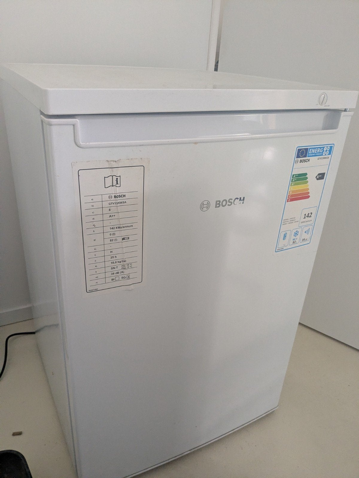 Bosch GTV15NW3A Vrijstaande Tafelmodel Vrieskast A++, Witgoed en Apparatuur, Minder dan 60 cm, Zo goed als nieuw, Energieklasse A of zuiniger