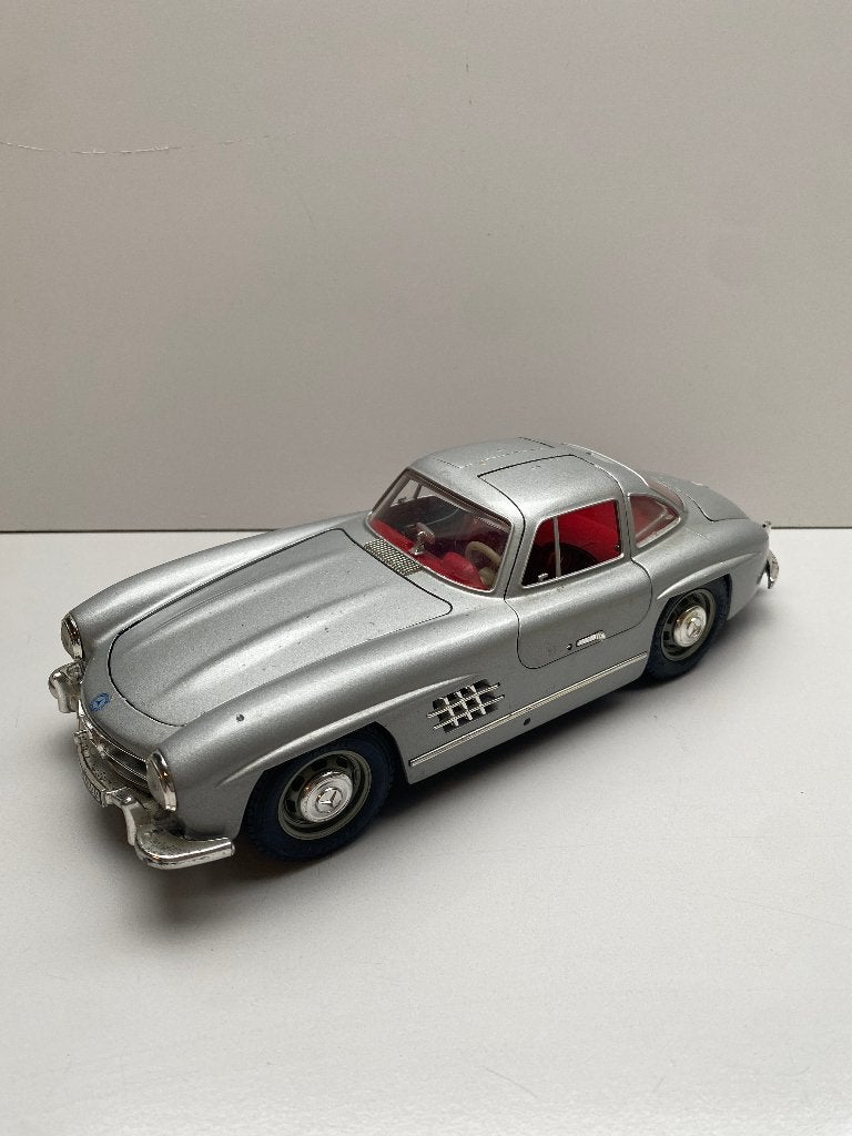 Bburago 1:18 Mercedes-Benz 300 SL Gullwing (1954) – In Doos, Hobby en Vrije tijd, Ophalen of Verzenden, Gebruikt, Auto, Bburago
