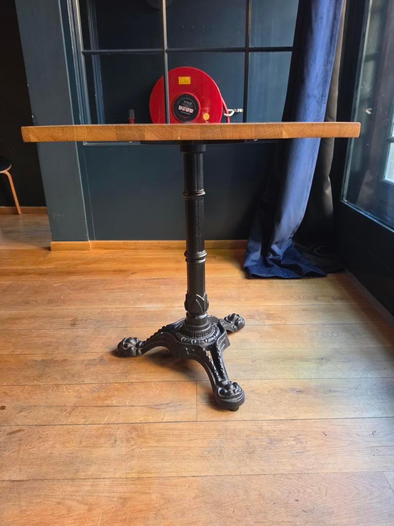 Houten tafel met gietijzeren onderstel - Industrieel, 50 tot 100 cm, Vierkant, Tot twee personen, 50 tot 100 cm