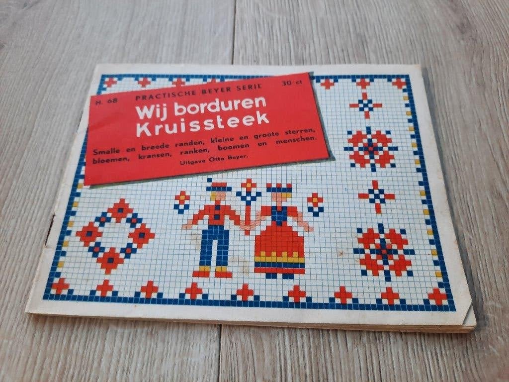 Oud boekje Practische Beyer serie Wij borduren kruissteek 68, Ophalen of Verzenden, Gebruikt, Handborduren, Patroon