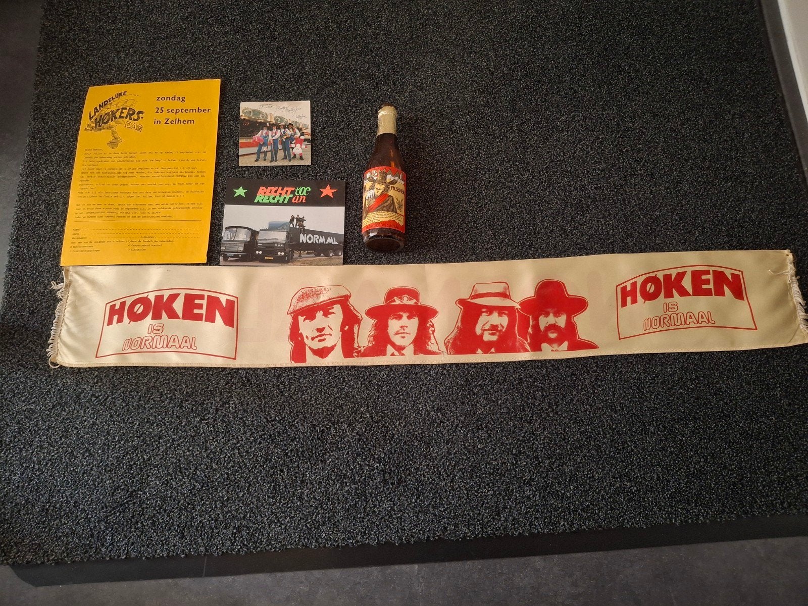 Normaal Hoken is Normaal sjaal en  set, Verzamelen, Muziek, Artiesten en Beroemdheden, Ophalen of Verzenden, Gebruikt, Overige typen