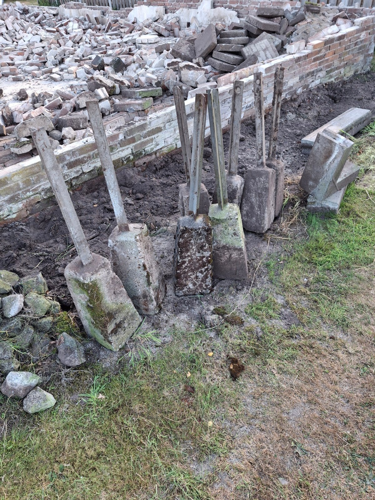 Betonpoerten., Tuin en Terras, Haardhout, Minder dan 3 m³, Ophalen, Blokken