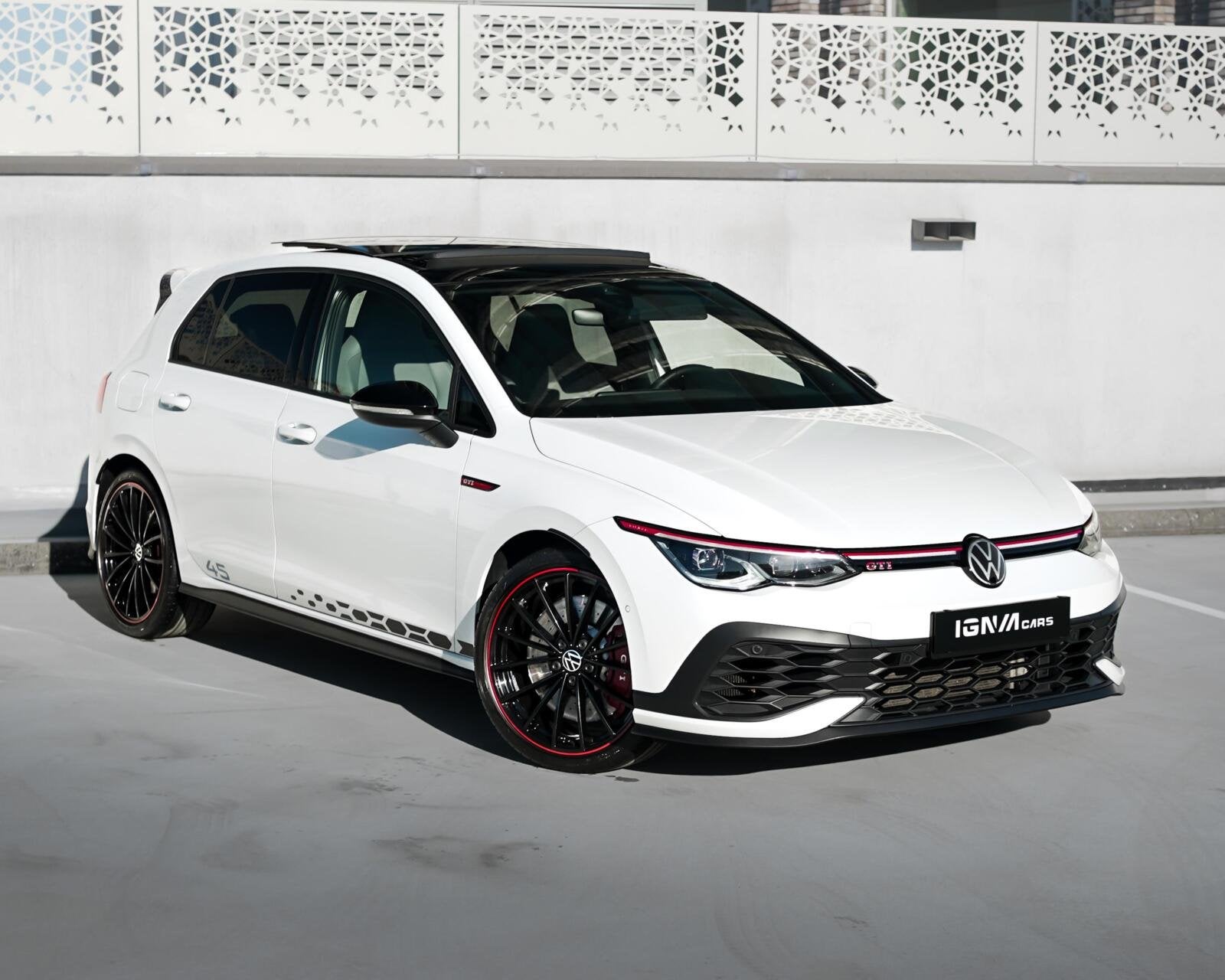 VW Golf GTI Clubsport 45| AKRA | PANO | DDC | LEER | H&K, Auto's, Volkswagen, Zwart, 4 cilinders, 1984 cc, Wit
