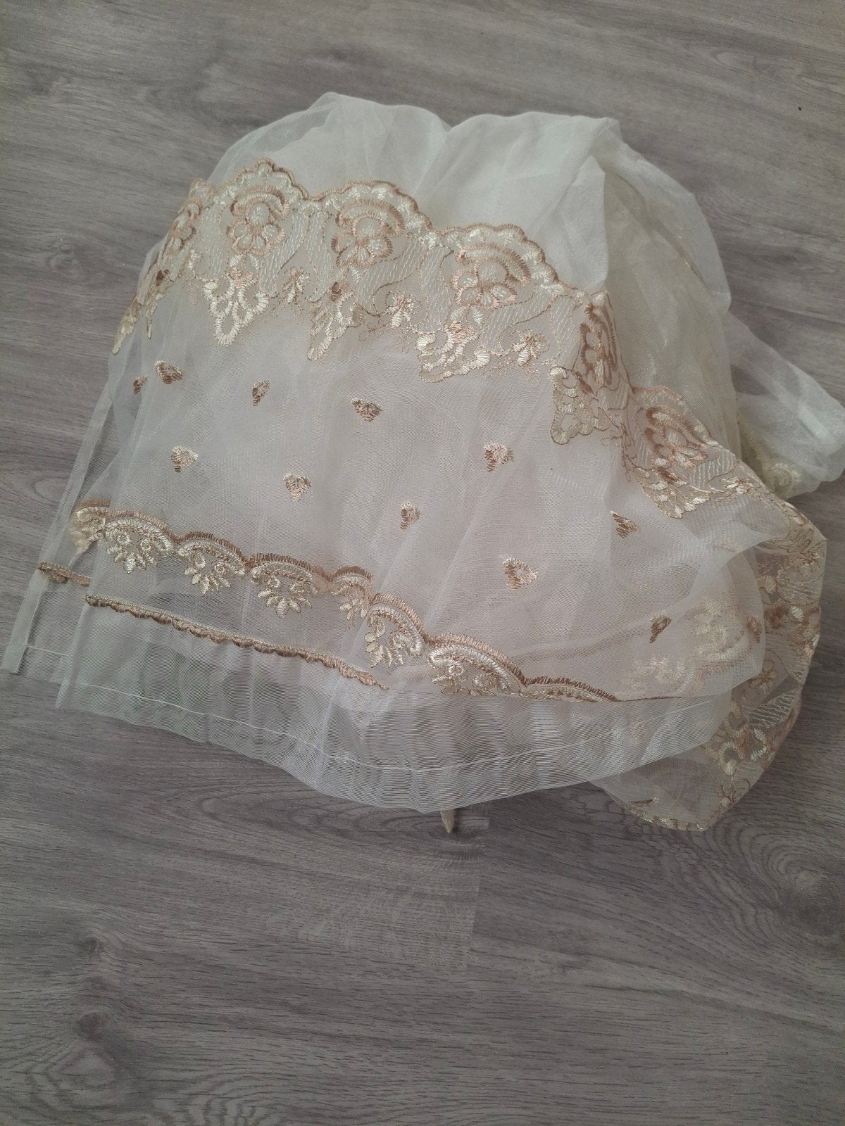 Mooie nieuwe witte gordijnen met gouden borduursels, Huis en Inrichting, Ophalen of Verzenden