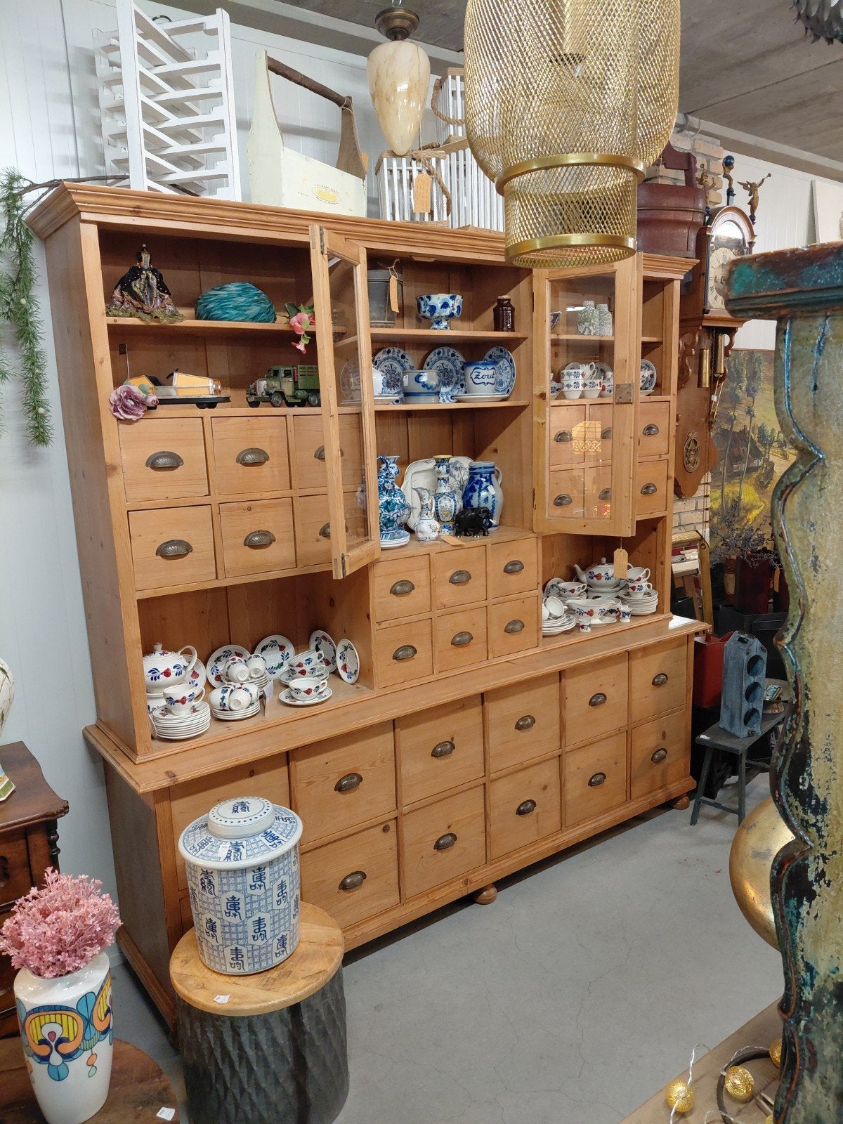 Antieke tweedelige grenen apothekerskast met zwaluwstaart, Huis en Inrichting, Ophalen, Gebruikt, Info@sytsma.nl, Sytsma mooi in wonen