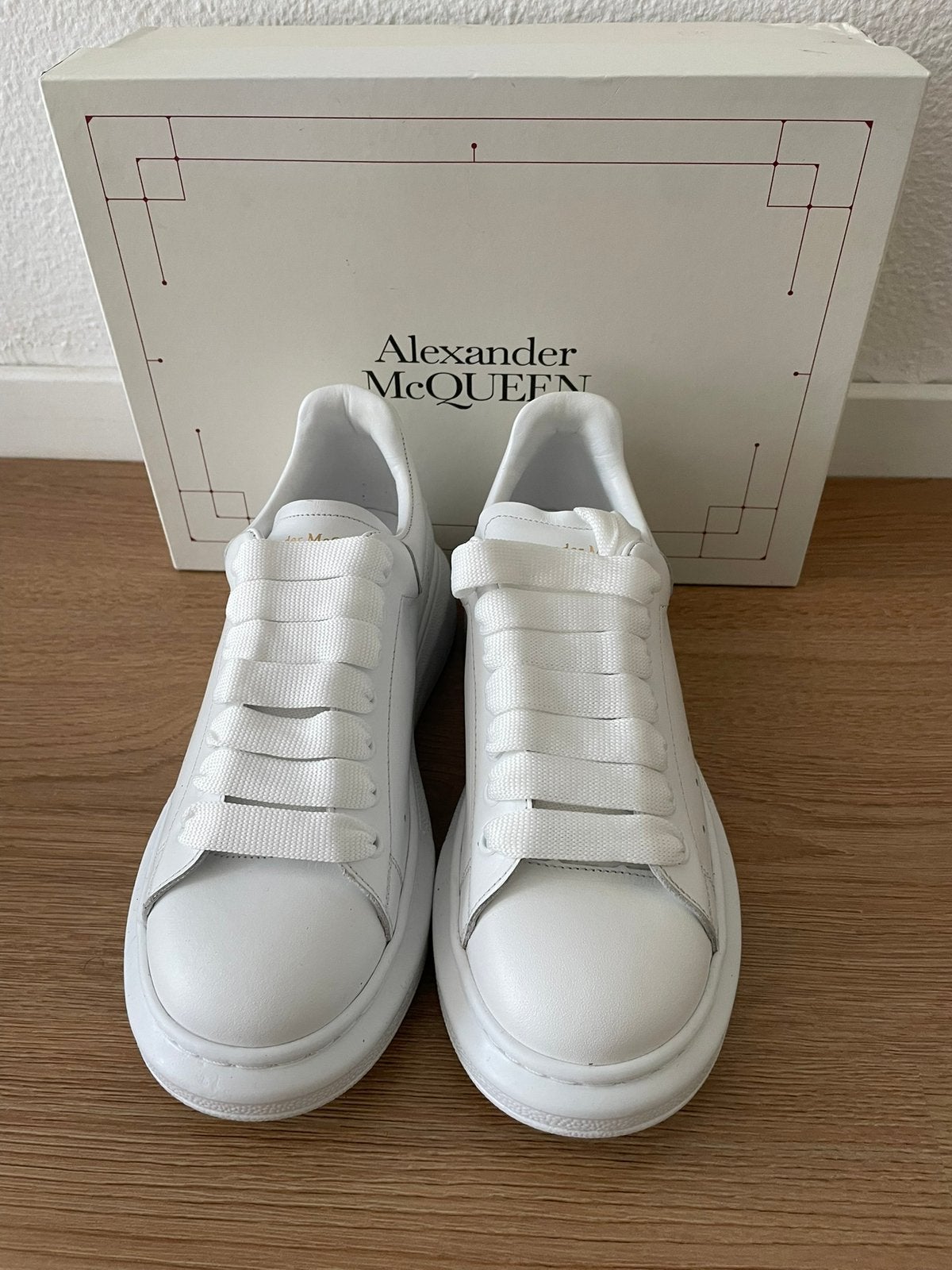 Alexander McQueen maat 36 wit nieuw, Wit, Nieuw, Ophalen of Verzenden, Sneakers of Gympen