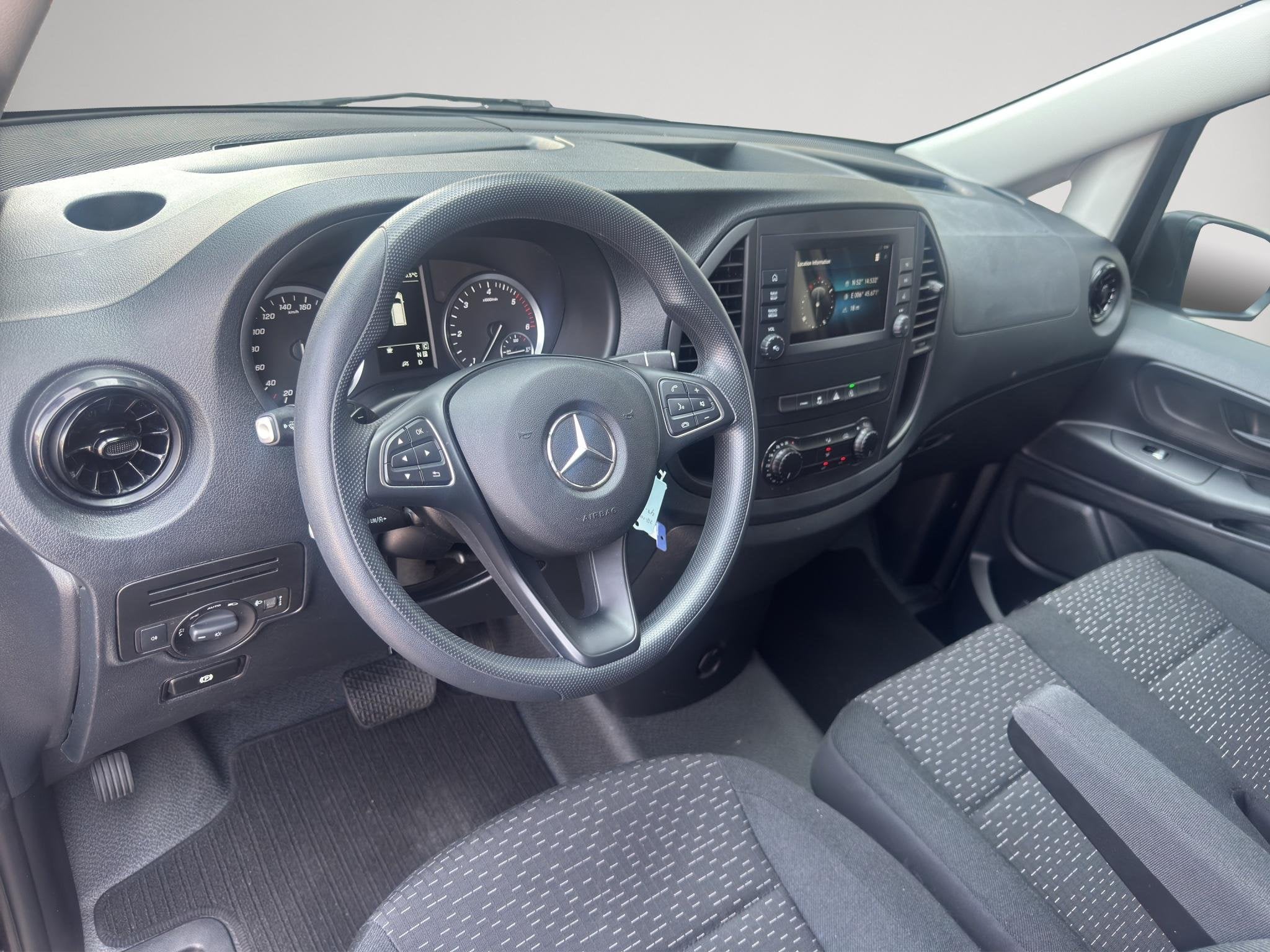 Mercedes-Benz Vito 114 L | Camera | Cruise | Achterdeuren, Auto's, Gebruikt, Euro 6, 2000 kg, Zwart