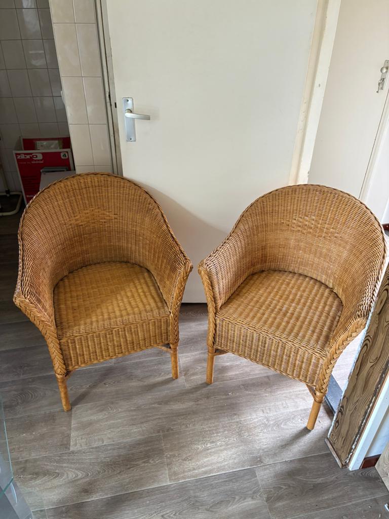 2 rieten stoelen, Huis en Inrichting, Stoelen, Ophalen of Verzenden, Zo goed als nieuw, Bruin, Twee