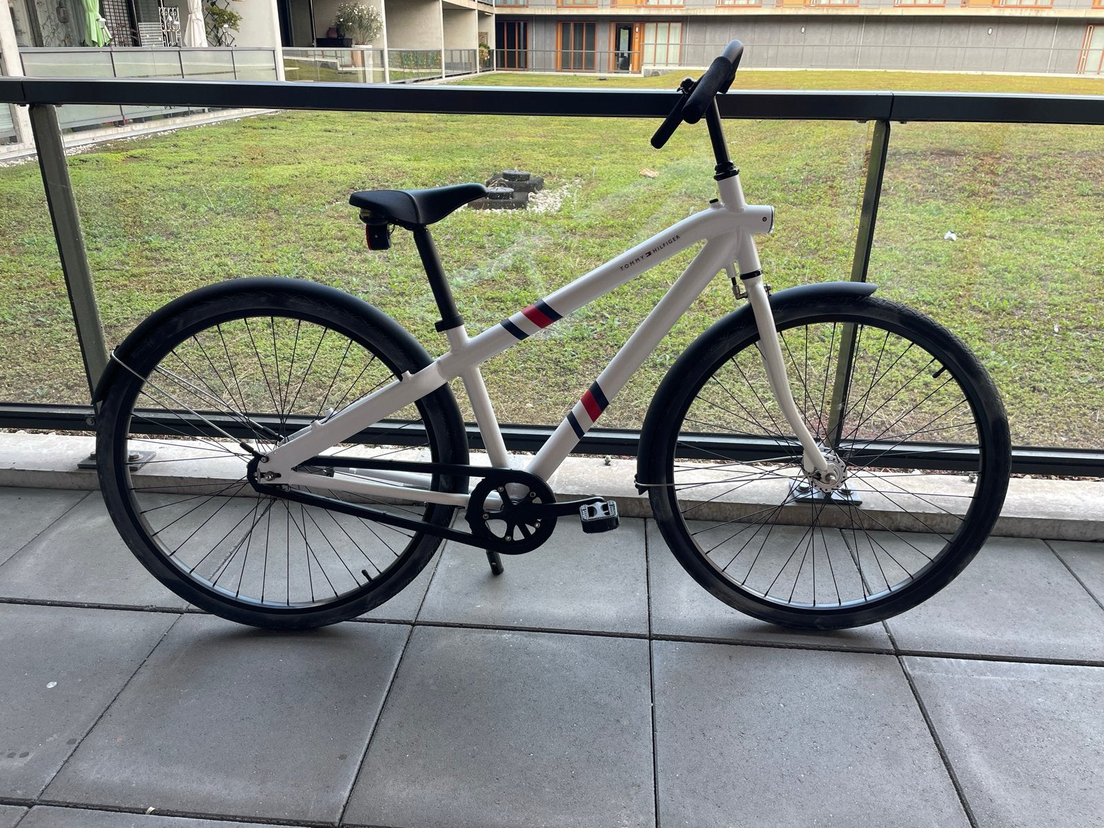 Limited edition van Moof x Tommy Hilfiger fiets - Nieuwstaat, Terugtraprem, 56 cm of meer, Zo goed als nieuw, Ophalen