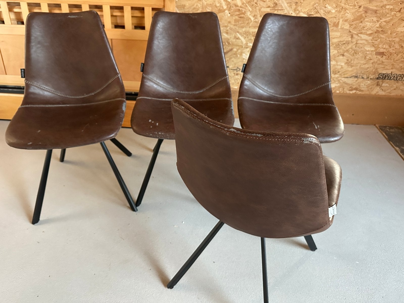Gratis 4 stoelen Goossens, Ophalen, Kunststof, Gebruikt, Bruin