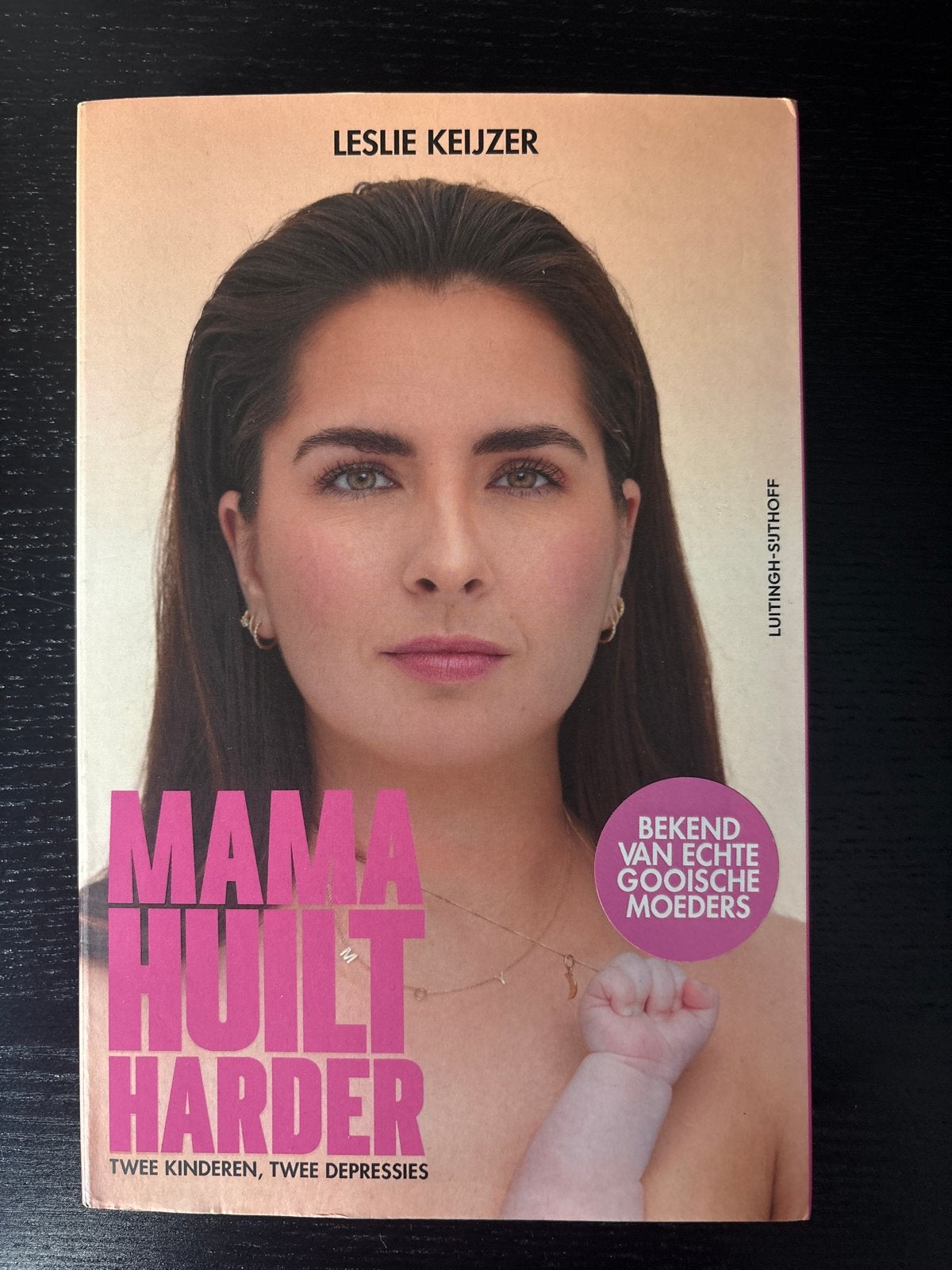 Mama Huilt Harder - Leslie Keijzer (Bekend van Gooische Moed, Ophalen of Verzenden, Zo goed als nieuw, Nederland