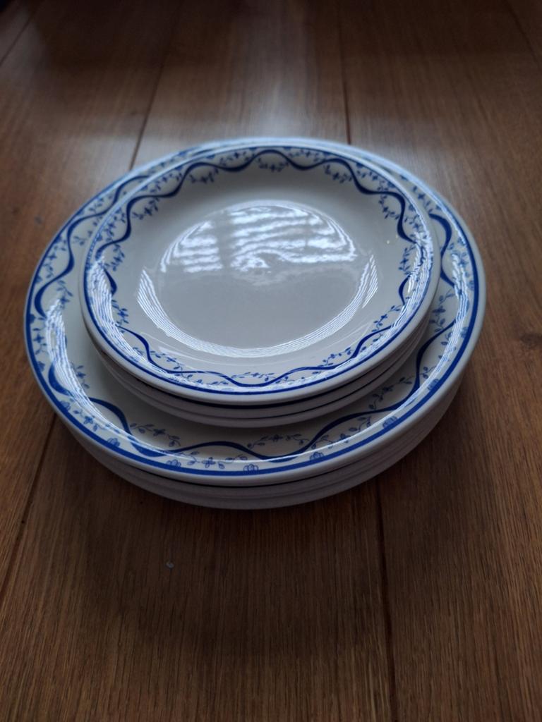 John Tams Borden: 5 Grote Platteborden & 3 Ontbijtborden, Ophalen of Verzenden, Zo goed als nieuw, Bord(en), Overige stijlen