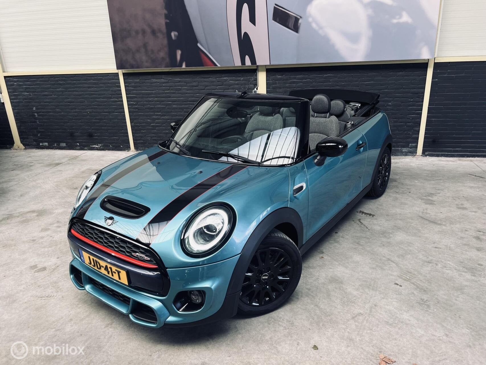 Mini Cabrio 1.5 Cooper Chili| JCW|Carribeanaqua metallic|, Voorwielaandrijving, 136 pk, Gebruikt, Cabriolet