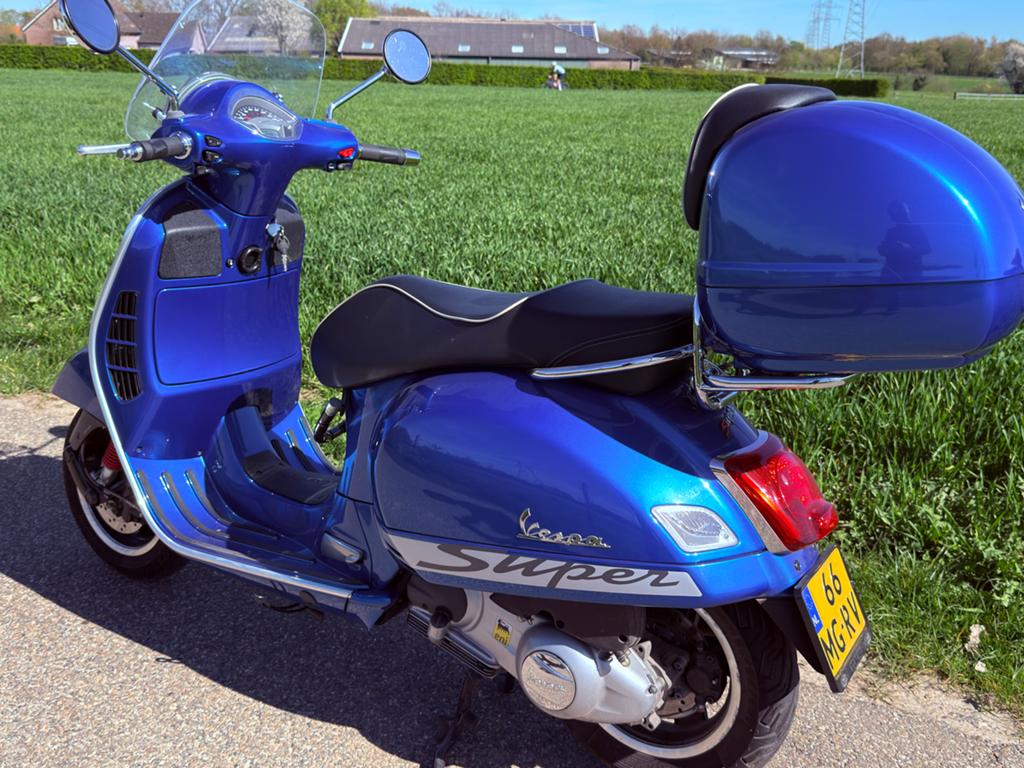 Vespa GTS 300 ABS ., Motoren, Motoren | Piaggio, Scooter, 300 cc, Particulier, Sportuitlaat
