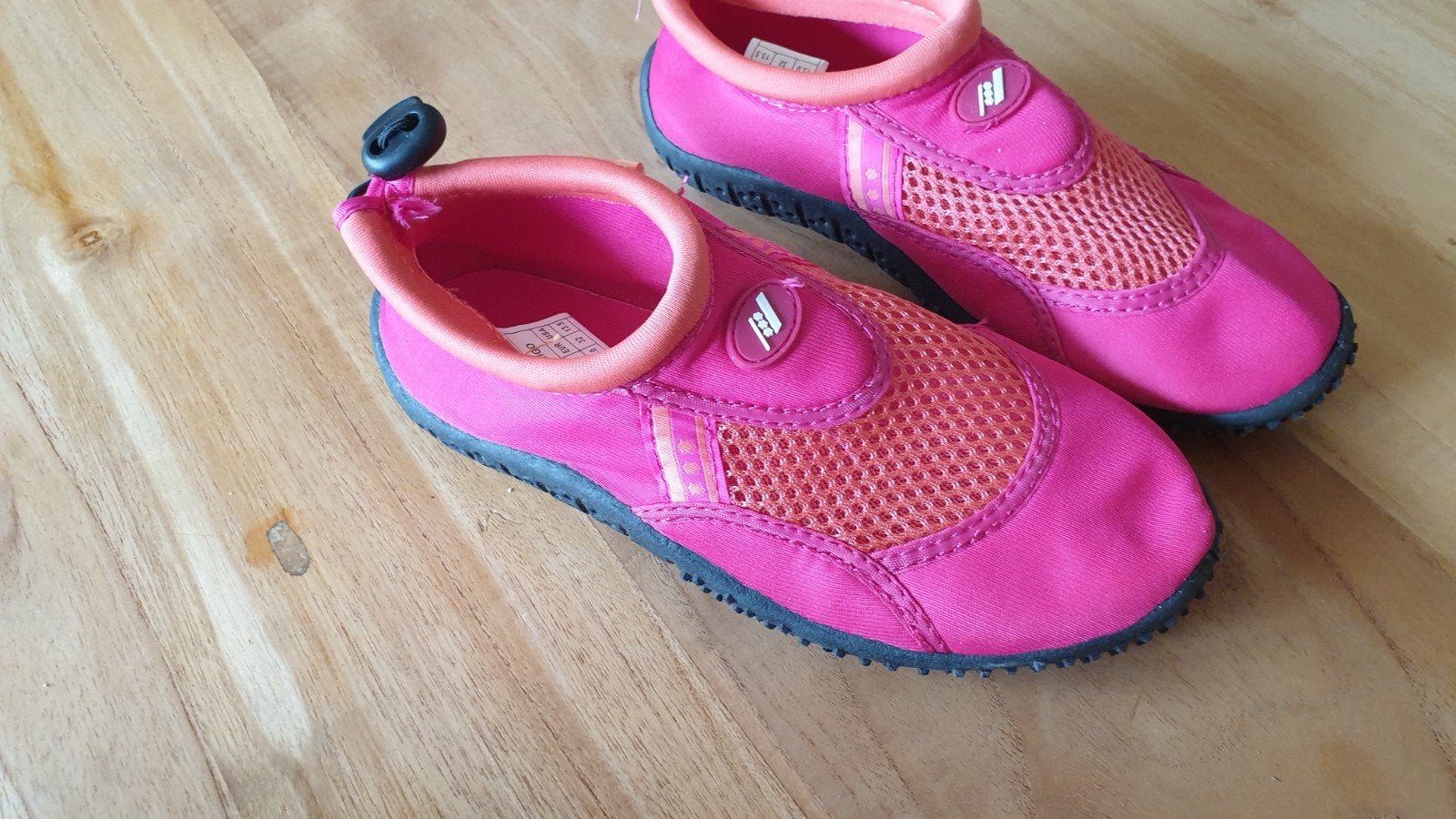 Roze waterschoenen voor kinderen mt.32, Watersport en Boten, Bootschoenen, Kind, Ophalen of Verzenden, Zo goed als nieuw