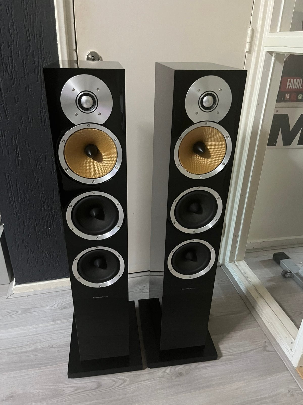 2 nette en goed klinkende b&w cm8 luidsprekers, Ophalen, Zo goed als nieuw, Bowers & Wilkins (B&W)
