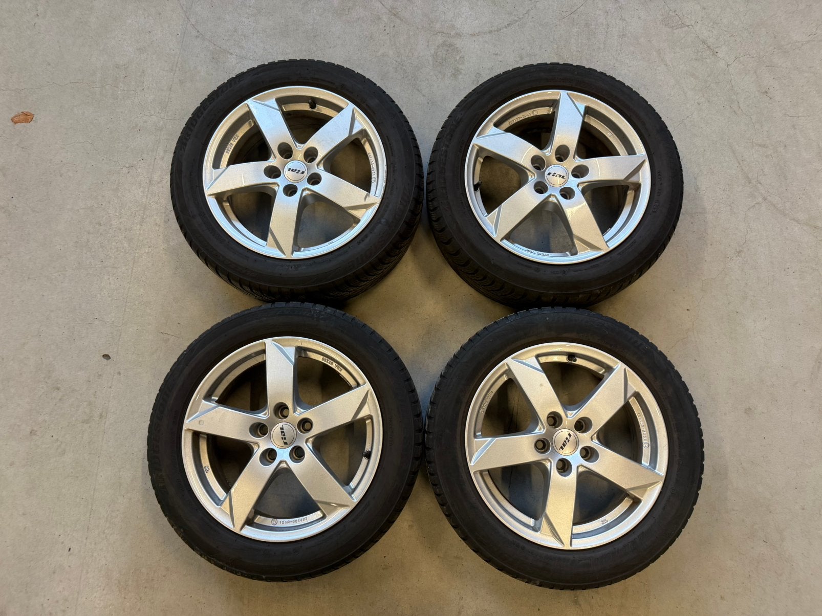 Setje Rial Velgen + Bridgestone Winterbanden 185/60R16, Ophalen, Gebruikt, 16 inch, Banden en Velgen