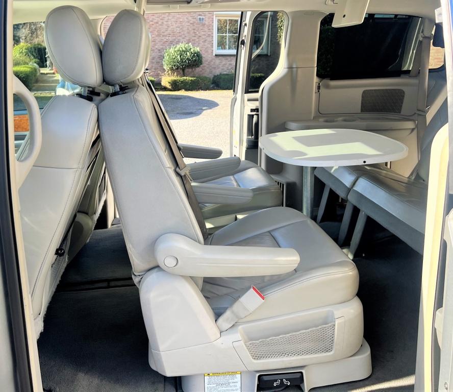 Chrysler Grand Voyager 4.0 V6 LIMITED SWIVEL&GO+TAFEL YOUNGT, Auto's, Automaat, Verwarming stoelen achter, Gebruikt, Grand Voyager