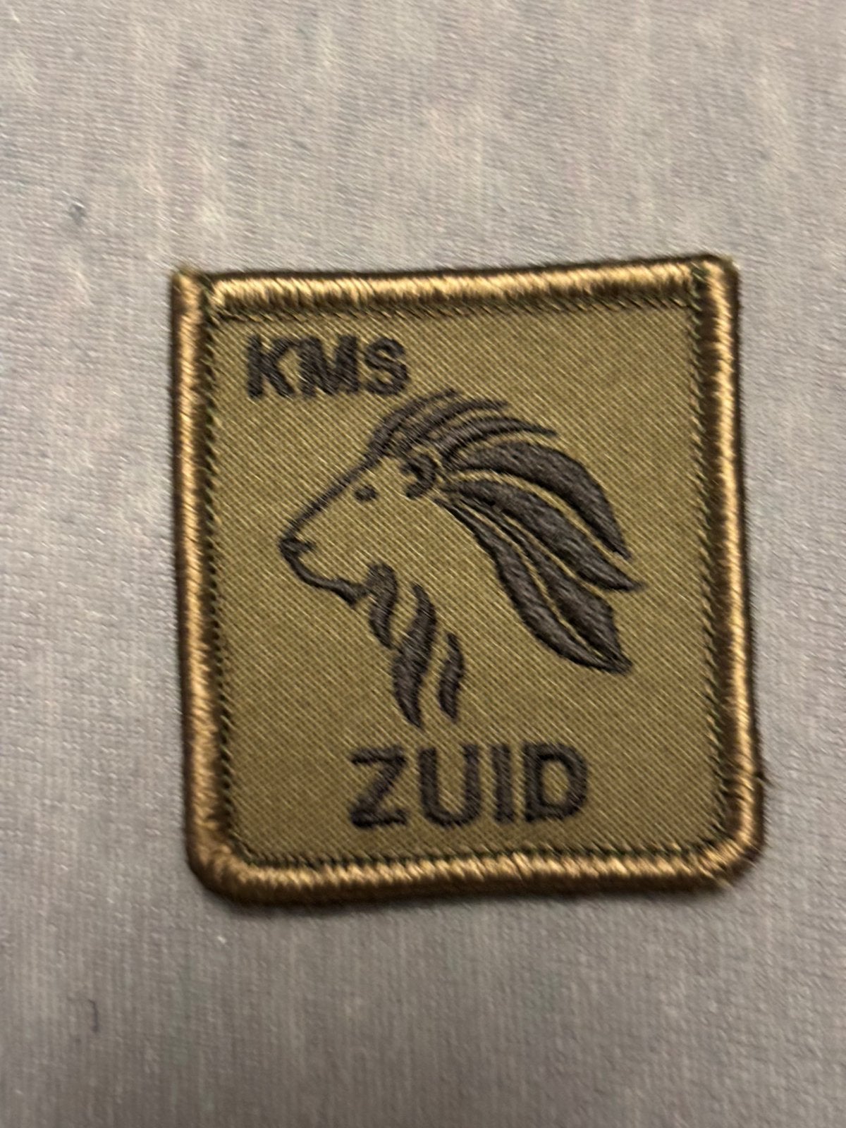 5x5 borst embleem KMS Zuid, Verzenden, Landmacht, Nederland, Embleem of Badge