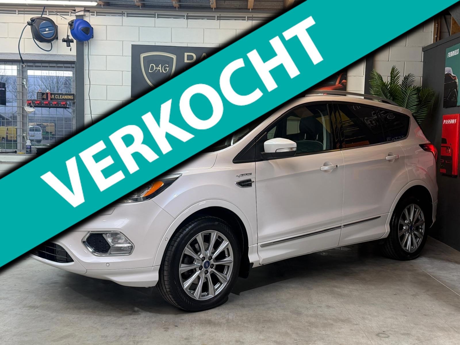 Ford Kuga 1.5 EcoBoost Vignale DEALER ONDERHOUD|CAMERA|PDC|L, Auto's, 4 cilinders, Wit, Bedrijf, Handgeschakeld