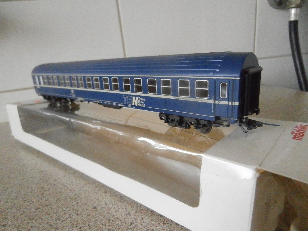 Marklin personen wagon 4236 met verlichting, Hobby en Vrije tijd, Modeltreinen | H0, Wisselstroom, Wagon, Ophalen of Verzenden