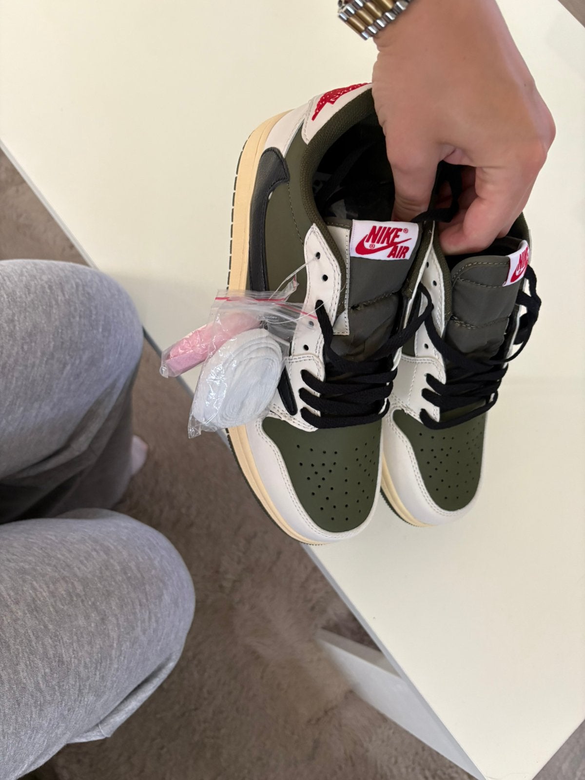 Travis scot, Ophalen of Verzenden, Zo goed als nieuw, Sneakers of Gympen